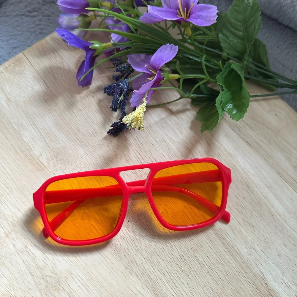🌹VINTAGE Coco-Cola • Unisex Red Frame Sunglasses with Amber Lenses